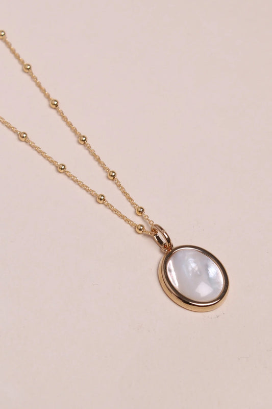 Oval mother-of-pearl necklace