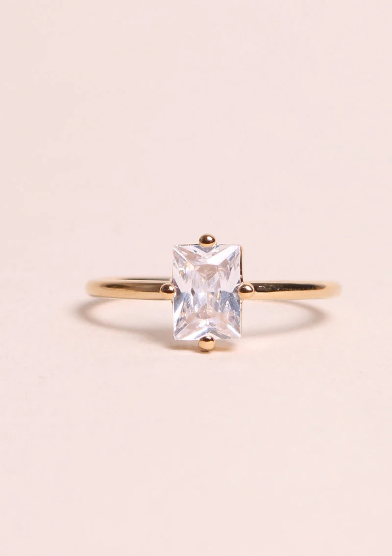 Madeleine White Ring