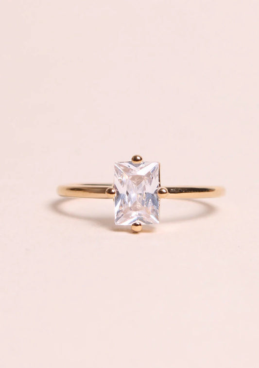 Madeleine White Ring